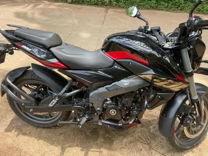 Bajaj Pulsar NS200 2025