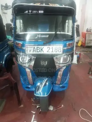 Bajaj RE 2018