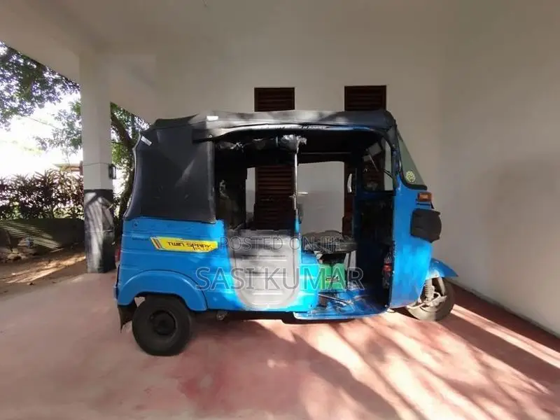 Bajaj RE 2015