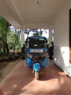 Bajaj RE 2015