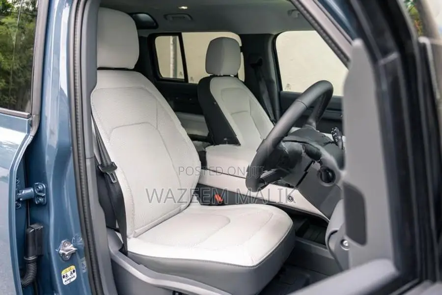 Land Rover Defender P300 Straight Petrol 2025