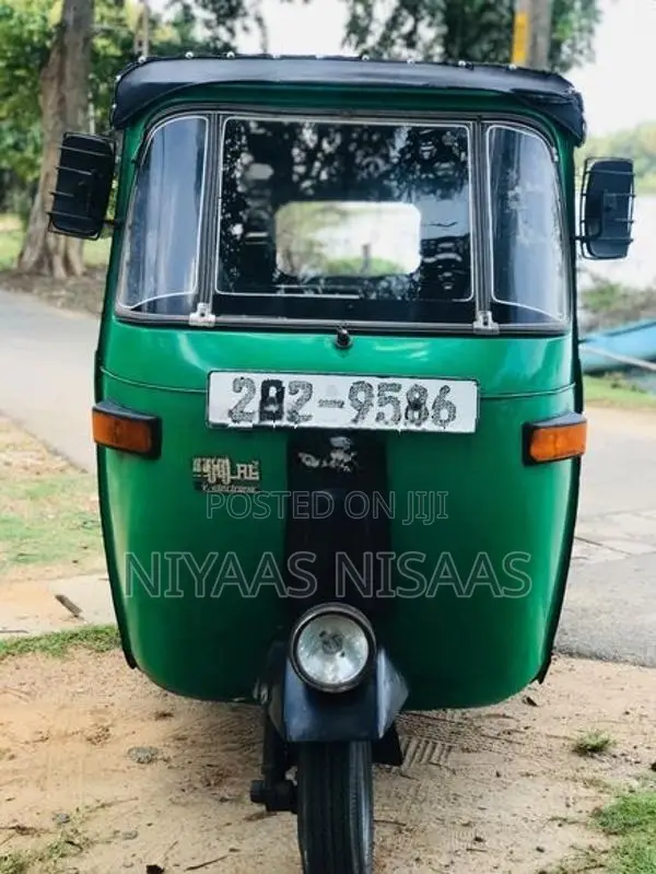 Bajaj RE 2000