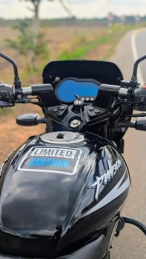 Bajaj Pulsar 150 2015