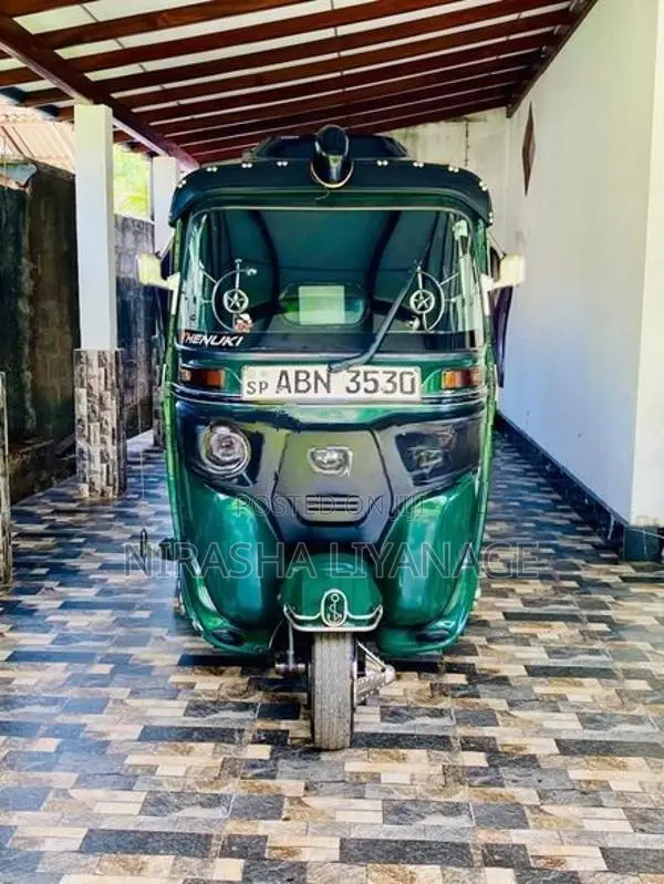 Bajaj RE 2017