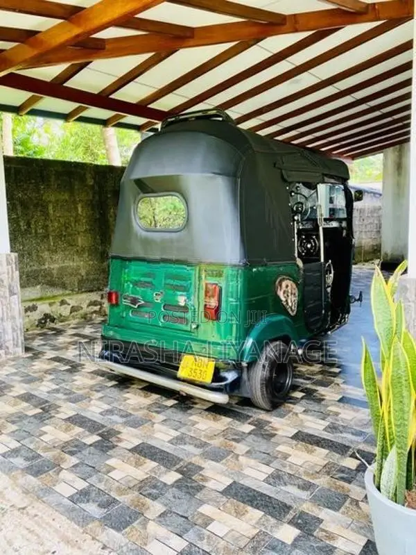 Bajaj RE 2017