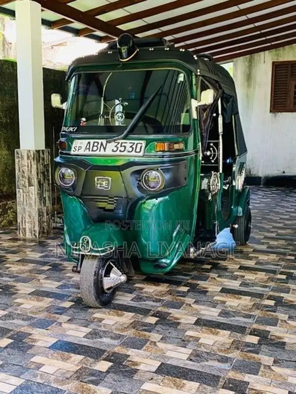 Bajaj RE 2017