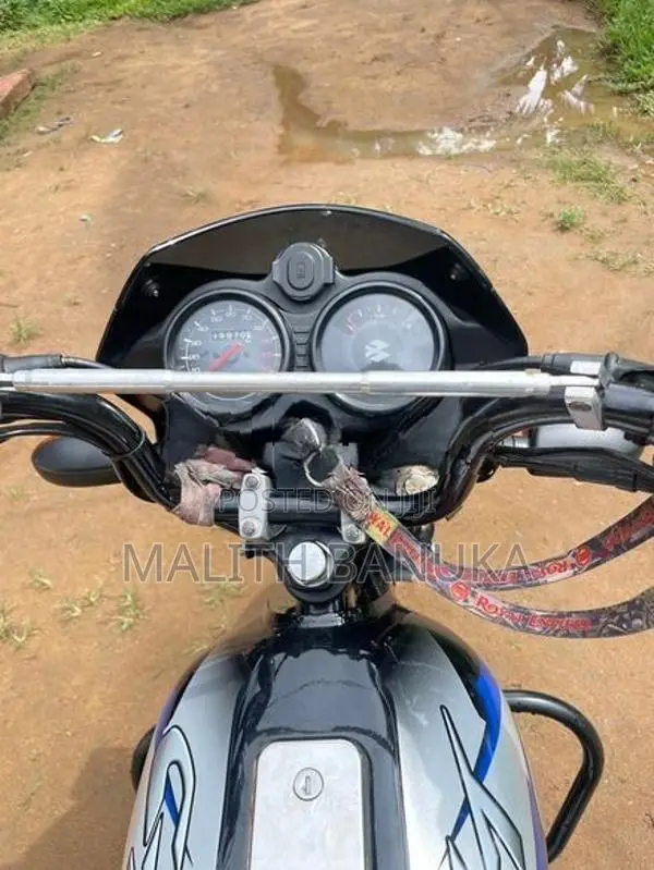 Bajaj CT100 2025