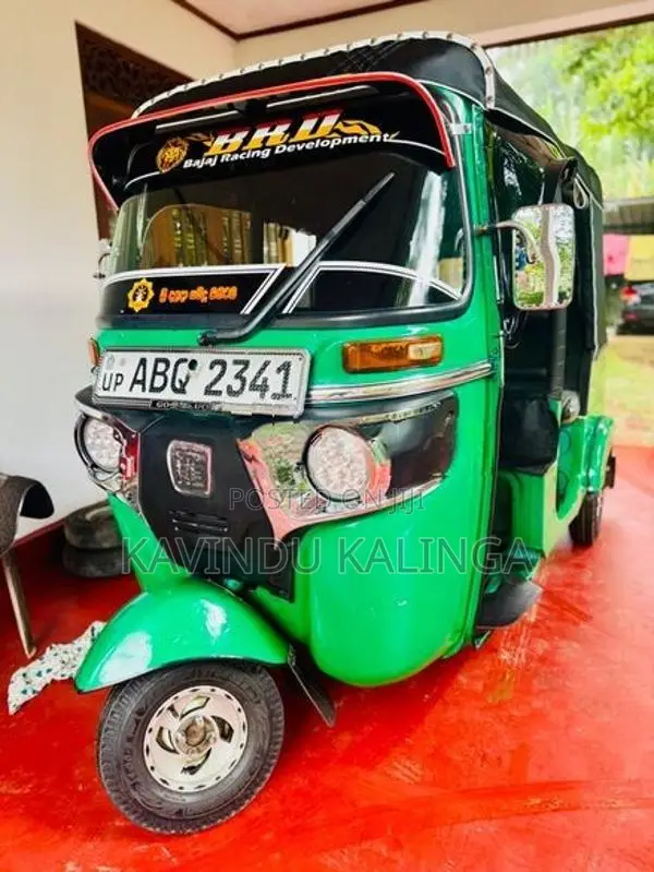 Bajaj RE 2017