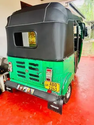 Bajaj RE 2017