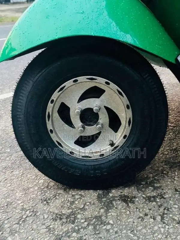 Bajaj RE 205 2013 Three Wheel (Used)