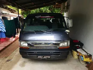 Toyota Dolphin 1993 Van (Used)