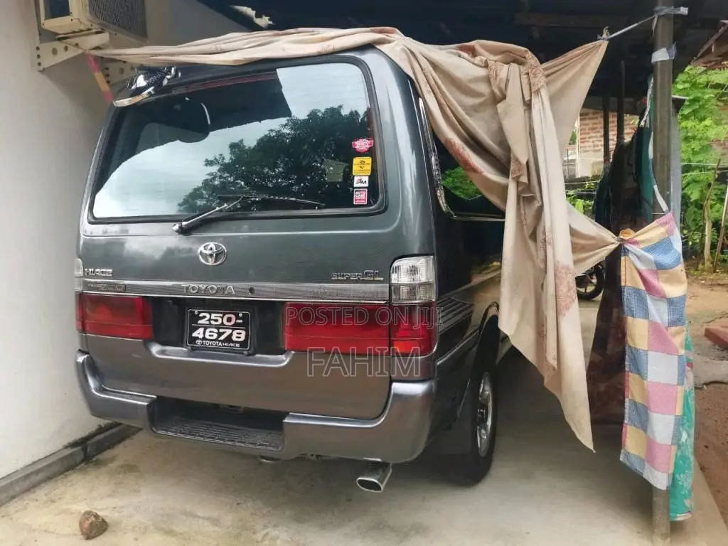 Toyota Dolphin 1993 Van (Used)