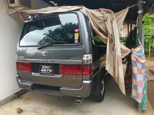 Toyota Dolphin 1993 Van (Used)