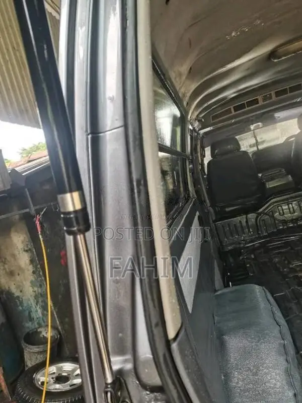 Toyota Dolphin 1993 Van (Used)