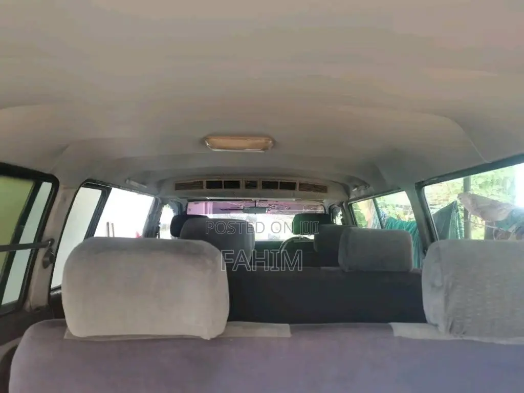 Toyota Dolphin 1993 Van (Used)