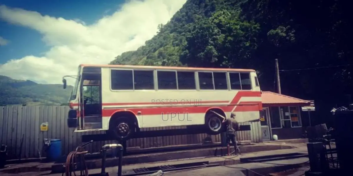 Mitsubishi Fuso 1982 Bus (Used)