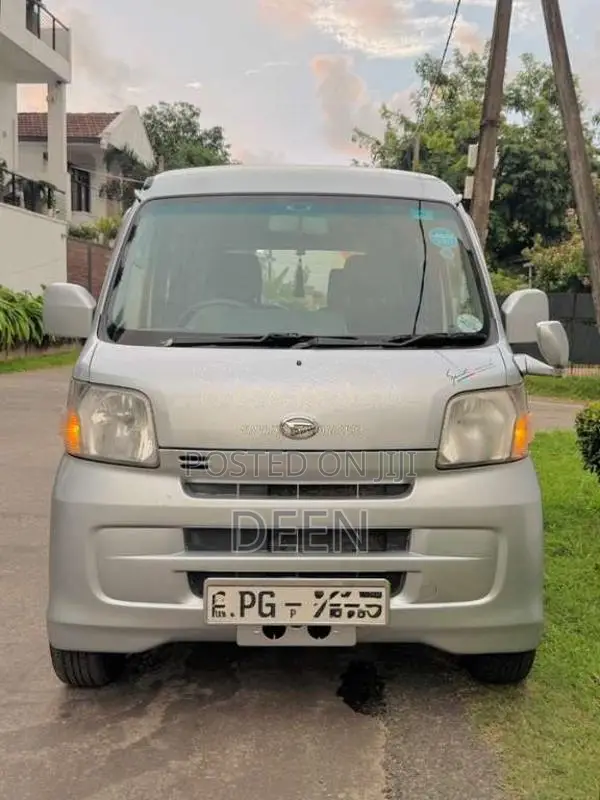 Daihatsu Hijet Cruze 2013 Van (Used)