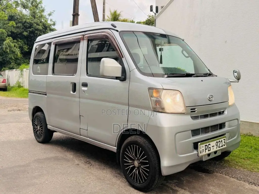 Daihatsu Hijet Cruze 2013 Van (Used)