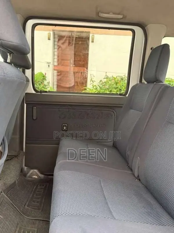 Daihatsu Hijet Cruze 2013 Van (Used)
