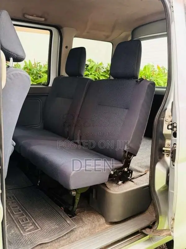 Daihatsu Hijet Cruze 2013 Van (Used)
