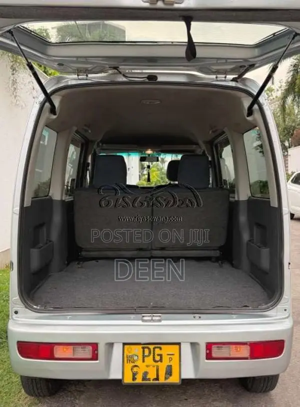 Daihatsu Hijet Cruze 2013 Van (Used)