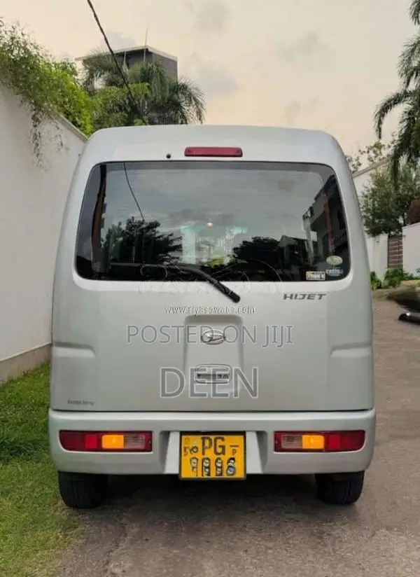 Daihatsu Hijet Cruze 2013 Van (Used)