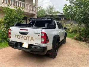 Toyota Hilux 2023 Pickup (Used)
