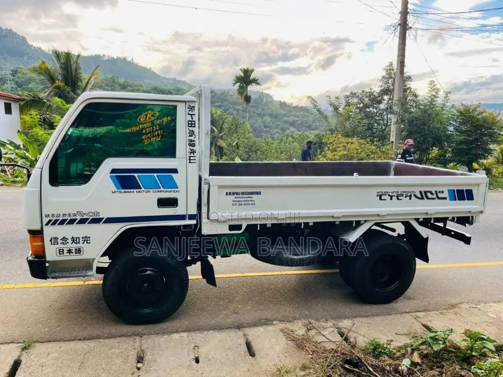 Mitsubishi Cantera 1992 Lorry (Used)