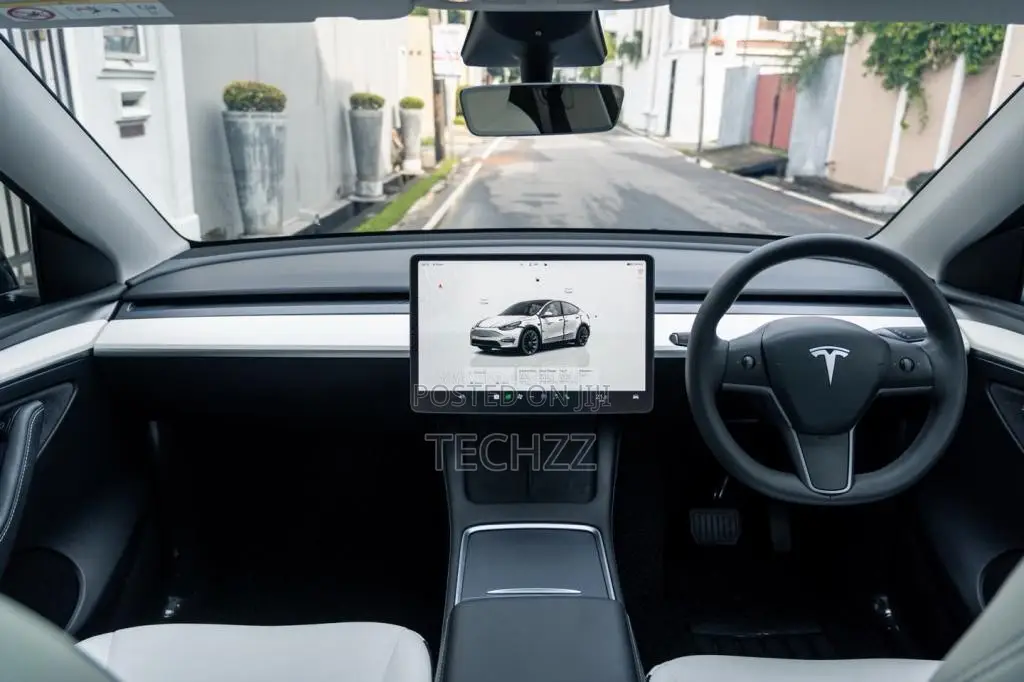 Tesla Model Y 2024 SUV (Used)