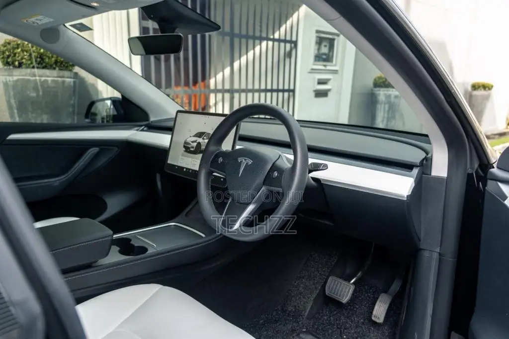 Tesla Model Y 2024 SUV (Used)
