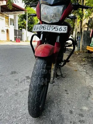 Hero-Honda Hunk 2014 Motorbike (Used)