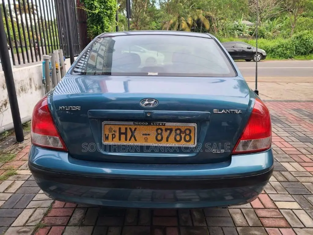 Hyundai Elantra 2000 Car (Used)
