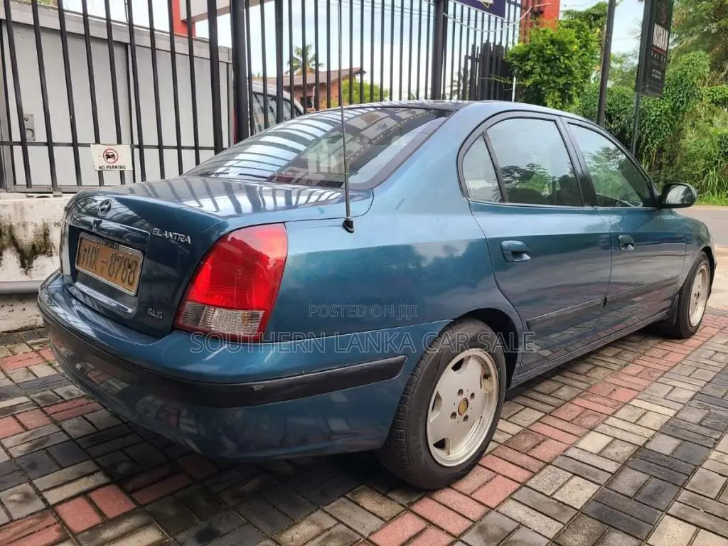 Hyundai Elantra 2000 Car (Used)