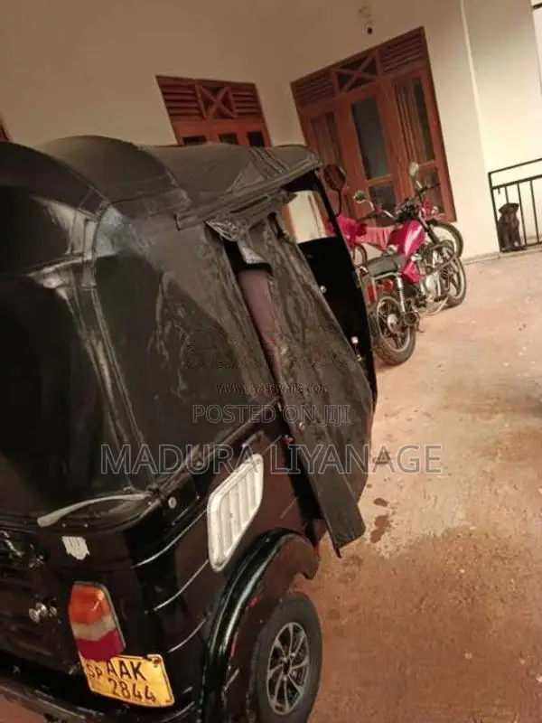 Bajaj 4 Stroke 2013 Three Wheel (Used)