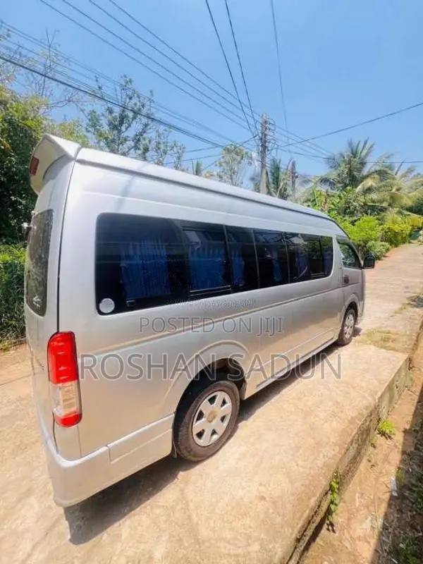 Toyota KDH High Roof 222 2006 Van (Used)