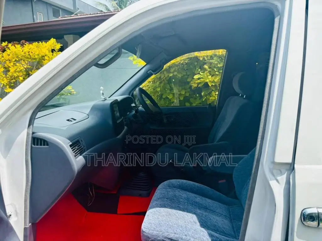 Toyota Noah KR42 2005 Van (Used)