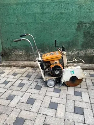 Robin concrete cutter machine