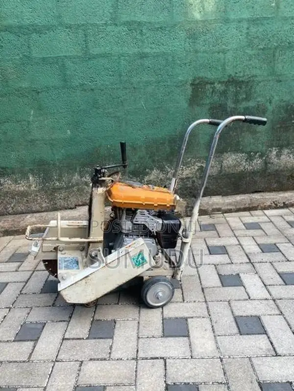 Robin concrete cutter machine