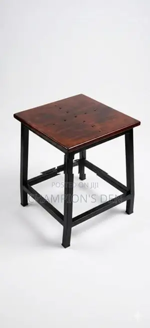 Carrom Playing Stool