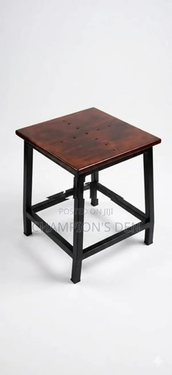 Carrom Playing Stool