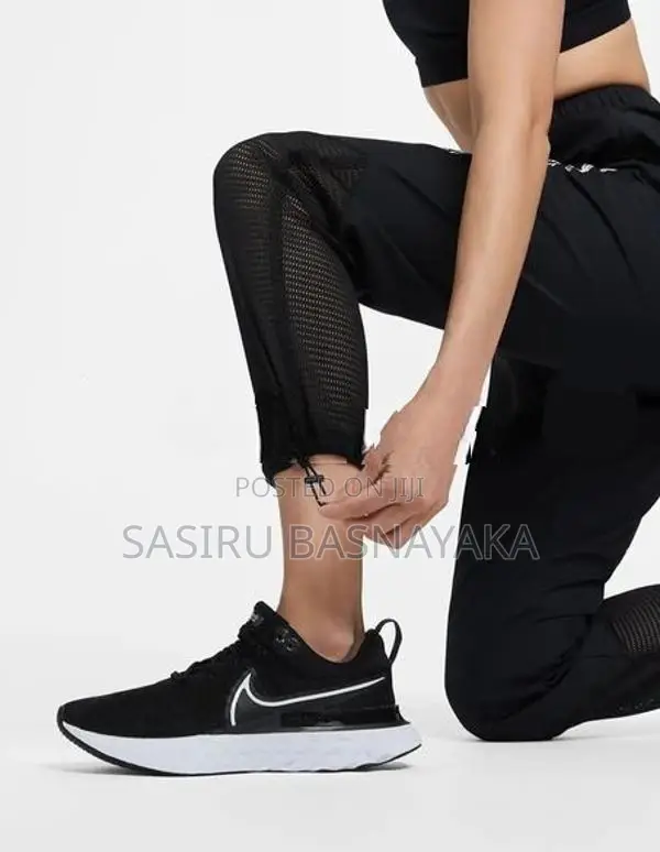 Nike Run Dri-FIT Swoosh Pants