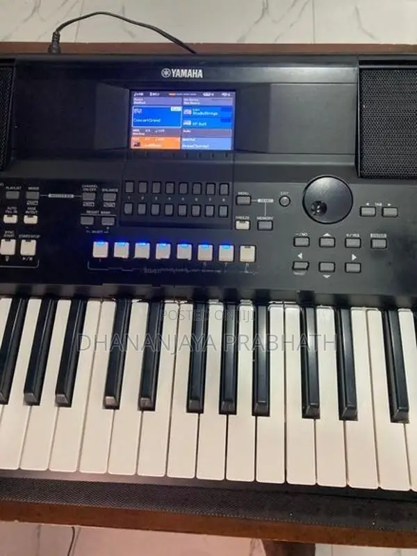 Yamaha SX600 Arranger Keyboard