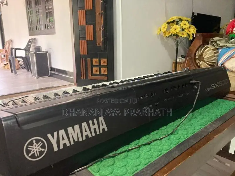 Yamaha SX600 Arranger Keyboard