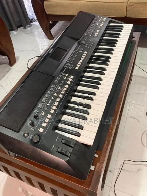 Yamaha SX600 Arranger Keyboard