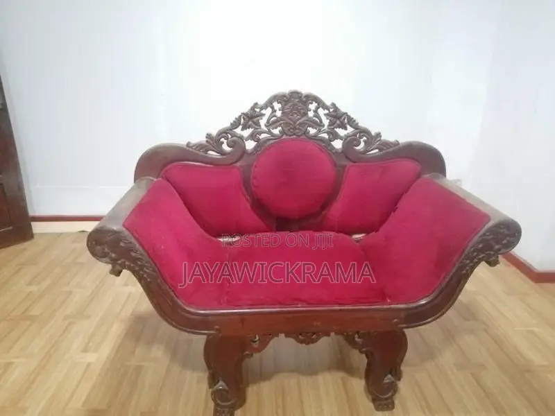 Antique Kavichchi Sofa Set