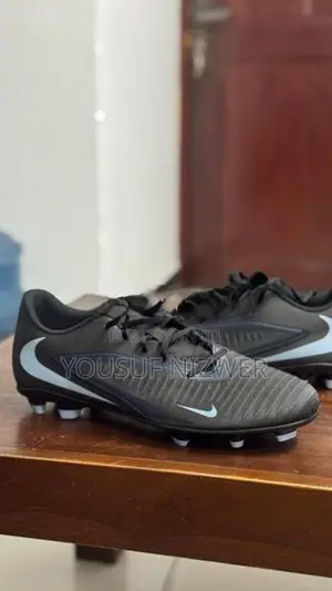 Nike Boots (US 10.5 )