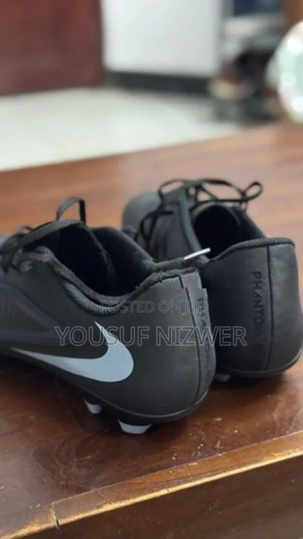 Nike Boots (US 10.5 )