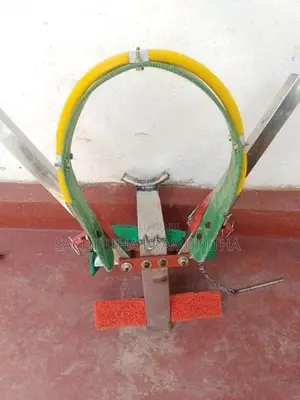 පොල් කඩන මැශිම