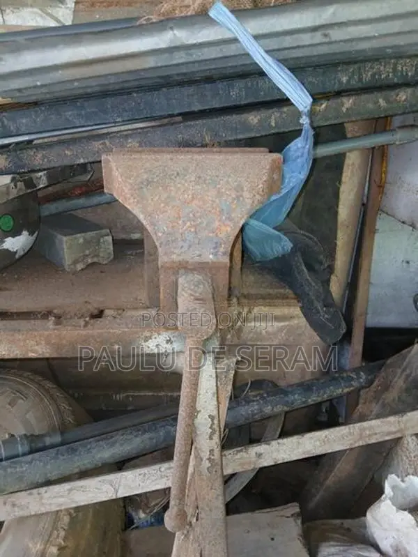UK Made Heavy Duty Bench Vise (Dadu Aduwa)