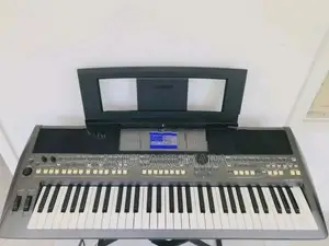 Yamaha PSR S670 Keyboard